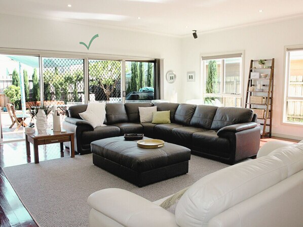 Smart TV, fireplace, Netflix, DVD player