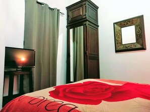 Suite Premier, 1 cama doble, no fumadores | Cortinas opacas, tabla de planchar con plancha, camas supletorias