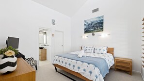 4 bedrooms, desk, iron/ironing board, WiFi - Splash House at Kingscliff - Pet Friendly with Pool (KINGSCLIFF)
