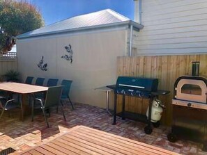 Outdoor dining - BLUEYS QUEENSCLIFF (Queenscliff)
