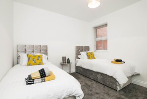 2 bedrooms, iron/ironing board, free WiFi, bed sheets - Haven Apartments at Eglantine Avenue (Belfast)