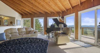 Mountain Retreat: näkymät, poreallas, takka, & piano!