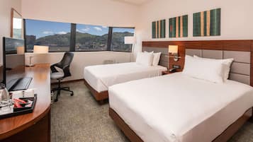 Zimmersafe, Schreibtisch, laptopgeeigneter Arbeitsplatz