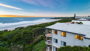 A two-story building with a balcony overlooking a beach. - SHORELINE 9 PENTHOUSE WITH OCEAN VIEWS (HASTINGS POINT)