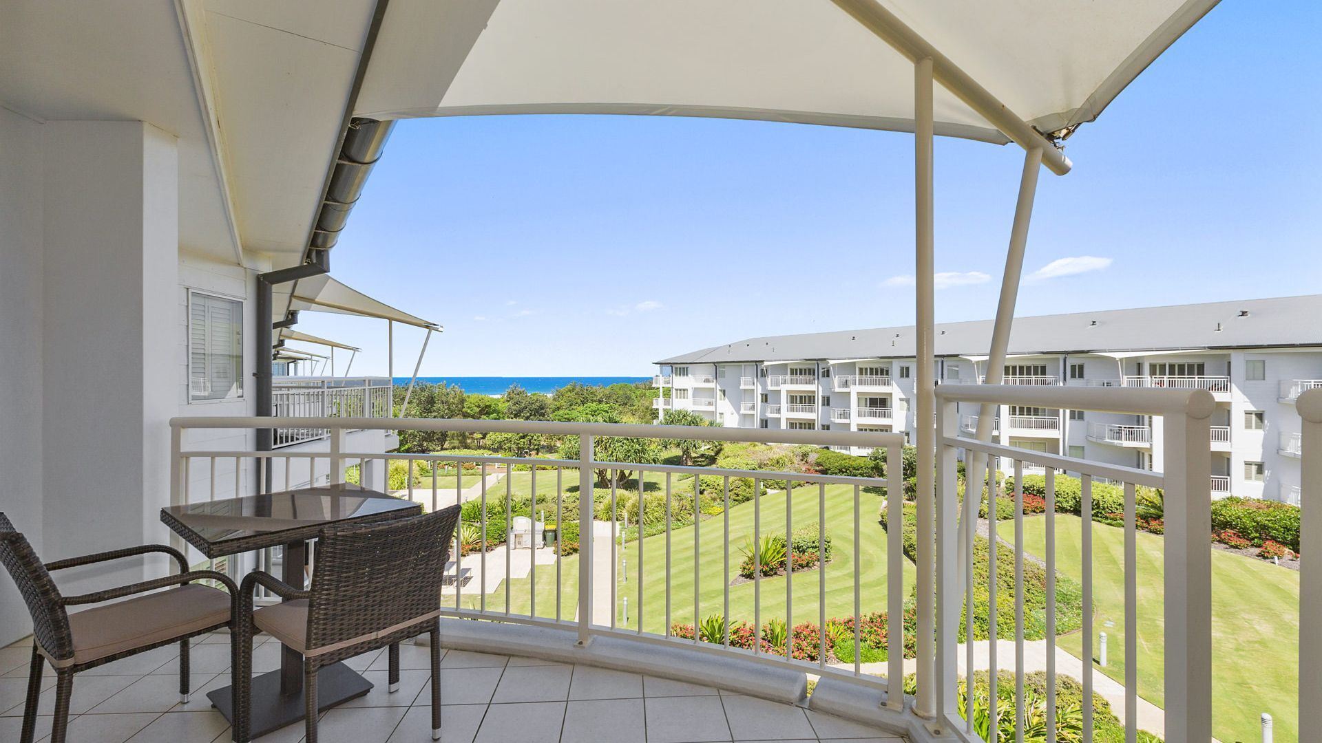 屋外ダイニングエリア