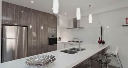 Amaroo by the beach and Swan Bay