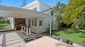 屋外ダイニングエリア