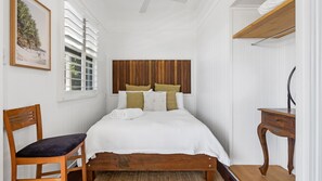 4 bedrooms, WiFi, bed sheets
