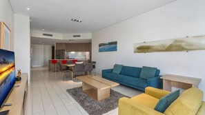 TV, Netflix, streaming services, offices - Coast Culture 1208 Apartment with complex Pool & Spa (KINGSCLIFF)