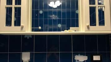 Apartment, 3 Schlafzimmer, Nichtraucher | Waschbecken im Bad