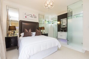 Executive Loft, Park View | Premium bedding, individually decorated, individually furnished, desk - Melrose Executive Suites (Johannesburg)
