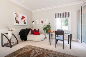 Chic Afro-Mod 2 Rooms Suite | Interior detail