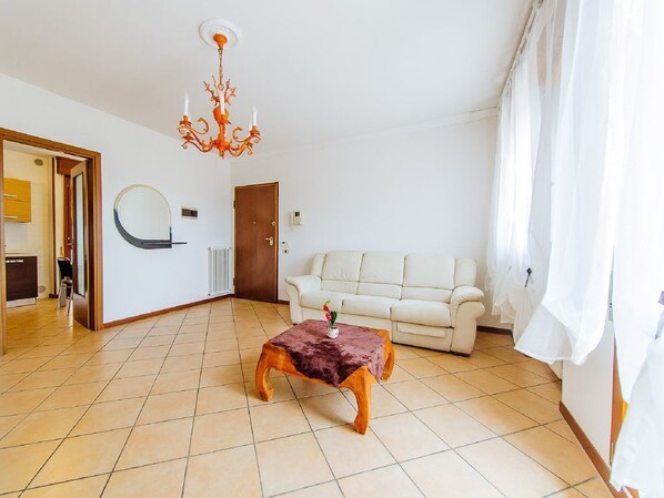 Apartment, Multiple Beds, Non Smoking | Interior entrance