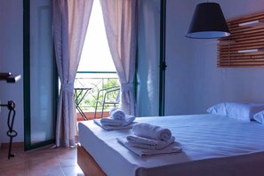 1 habitación, escritorio, tabla de planchar con plancha y wifi gratis 