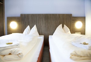 Double Room | Desk, free cots/infant beds, free WiFi - Centro Hotel (Alzey)