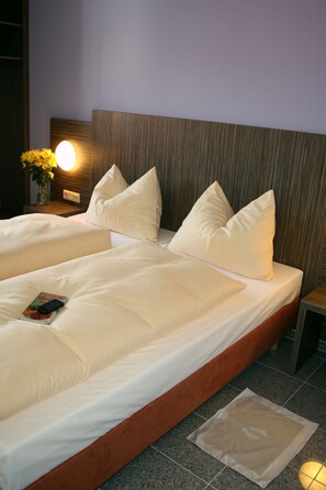 Double Room | Desk, cribs (free), WiFi (free) - Centro Hotel (Alzey)
