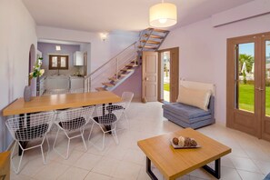 Deluxe Villa, 5 Bedrooms, Private Pool | Living room