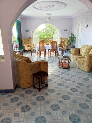 20-inch flat-screen TV with satellite channels, TV - Al Gezera Apartments (Luxor)
