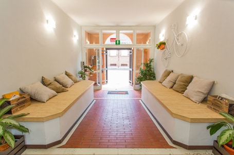 Vestíbulo. Student's Hostel Estense