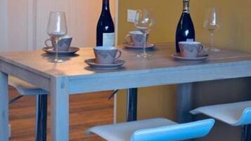 Apartment, 1 Schlafzimmer | Eigene Küche | Kühlschrank, Mikrowelle, Ofen, Herdplatte