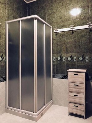 Apartment, 1 Schlafzimmer | Dusche im Bad