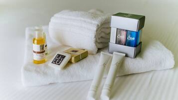 Lejlighed - 1 queensize-seng med sovesofa - ikke-ryger - udsigt til have | Faciliteter på badeværelset | Bruser, hårtørrer, bidet, håndklæder