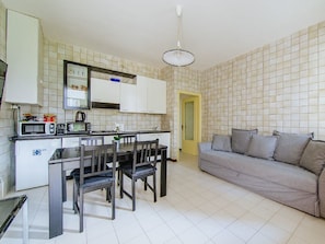 Apartment, 1 Queen-Bett und Schlafsofa, Nichtraucher, Gartenblick | Wohnbereich | Flachbildfernseher