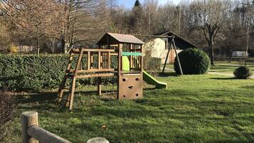 Área de juegos infantiles al aire libre