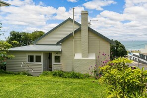 Unclassified image, 3 of 16, button - Lotti's Cottage (Lorne)