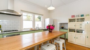 Fridge, microwave, dishwasher, toaster - Lotti's Cottage - Prime Position (Lorne)