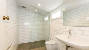 Shower - Lotti's Cottage - Prime Position (Lorne)
