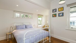 2 bedrooms, bed sheets