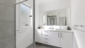 Een douche, gratis toiletartikelen