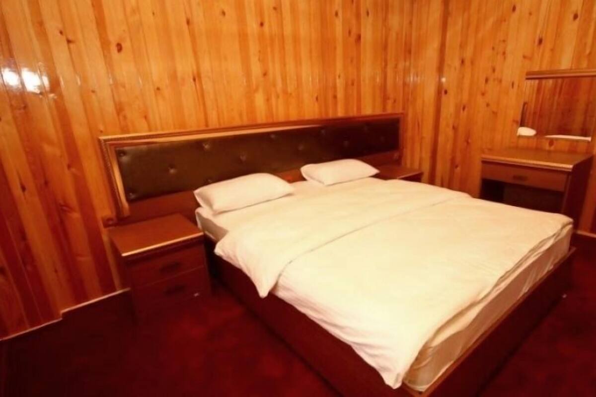 Caja de seguridad en la habitación y escritorio