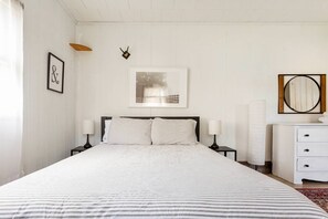 3 habitaciones, escritorio, tabla de planchar con plancha y wifi 