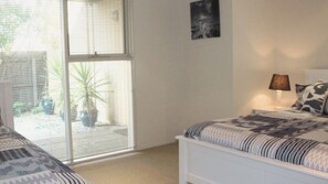 3 bedrooms, iron/ironing board, WiFi - Lonsdale Shores in Point Lonsdale (Point Lonsdale)