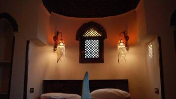 Luxury Chalet, 1 Queen Bed, Non Smoking | Laptop workspace, blackout curtains, free WiFi, bed sheets