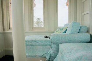 4 bedrooms, internet, bed sheets - OZONE TOWER (Queenscliffe)