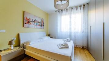 Apartamento, várias camas, para não fumantes, vista para o jardim | 2 quartos, individualmente decorados, individualmente mobiliados