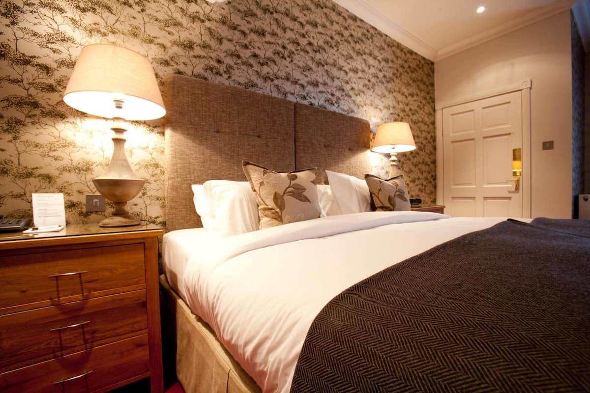 premium bedding, individually decorated, individually furnished, desk