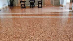A spacious lobby with a terrazzo floor and three wooden chairs aligned in the center. - Student's Hostel della Ghiara (Reggio nell'Emilia)