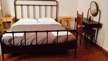 Comfort Room, 1 Bedroom, Private Bathroom | Hypo-allergenic bedding, in-room safe, desk, blackout drapes