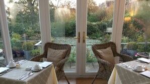 Free daily cooked-to-order breakfast - Swn Yr Afon (Brecon)