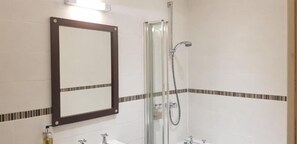 Bathroom - Soprano Hostel (Aberdeen)