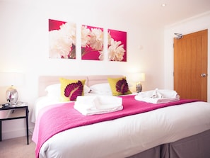 Luxury Double or Twin Room | Desk, iron/ironing board, free WiFi, bed sheets - The Old Dairy Farm B&B (Emsworth)
