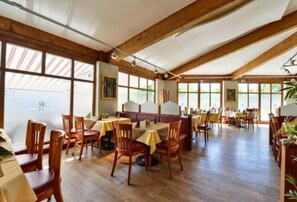 Daily buffet breakfast (EUR 4.80 per person) - Hotel Renner (Buchbach)