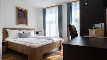 Schreibtisch, Verdunkelungsvorhänge, schallisolierte Zimmer