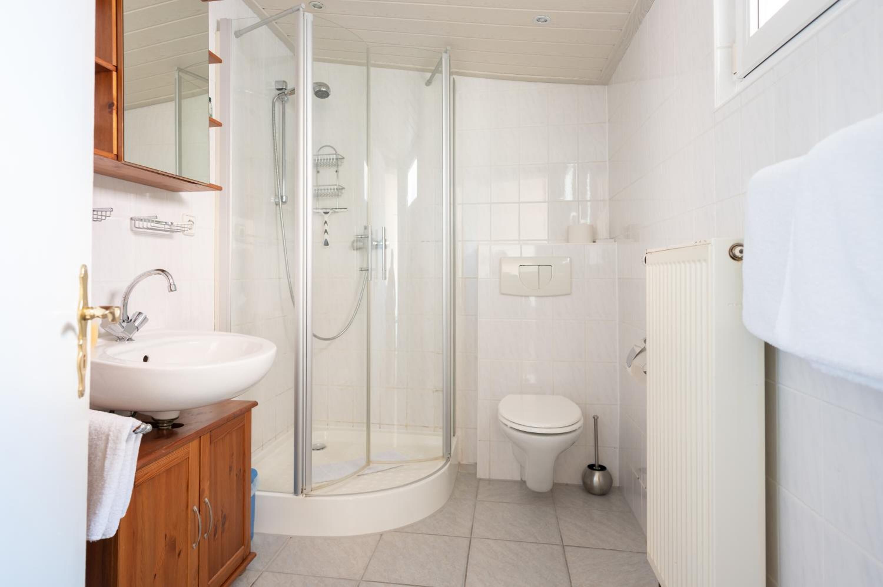 Shower, free toiletries, hair dryer, towels