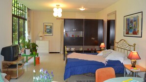 Studio | Iron/ironing board, free rollaway beds, free WiFi - Des Jardins De La Fontaine Qui Bout (Charleroi)
