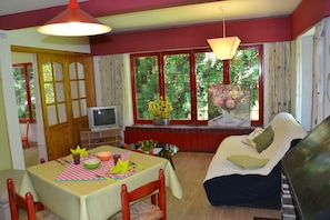 Apartment, 2 Bedrooms | Living area
